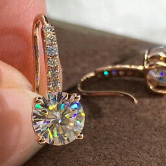 Jewelry - NEW 18k gold plated diamond earrings